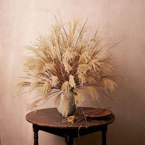 Wheat Centerpiece for bright summery early fall harvest dinner parties Harvest Decorating Ideas, Turkey Preparation, Thanksgiving Table Setting Ideas, Wheat Centerpieces, Outdoor Fall Decor Ideas, Thanksgiving Table Setting, Pumpkin Planter, Table Setting Ideas, Birthday Table Decorations