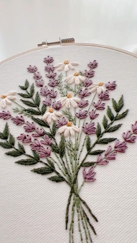 Lavender Embroidery Pattern, Lavender And Daisies, Lavender Embroidery, Simple Hand Embroidery Patterns, Lace Patterns Converse, Shoe Lace Patterns Converse, Embroidery Lessons, Hand Embroidery Patterns Flowers, Diy Embroidery Patterns