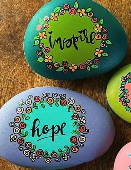 Painted Rocks With Names, Mom Rocks Painted Stones, Positive Rock Painting Ideas, Exterior House Stone, Hope Rocks, Stone Patio Ideas, Stone Wallpapers, Inspirational Rocks, Rock Flowers