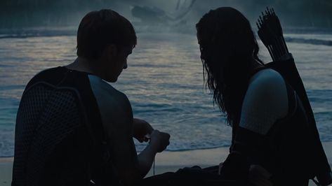 The Hunger Games: Catching Fire (2013) - Movie - Screencaps.com Hunger Games Everlark, Katniss Everdeen Catching Fire, Peeta And Katniss, The Hunger Games Catching Fire, Hunger Games Katniss, Hunger Games Books, Hunter Games, Hunger Games Movies, Katniss And Peeta