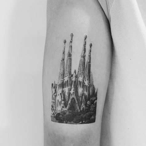 Barcelona Tattoo Ideas, Spanish Tattoos, Barcelona Tattoo, Antoni Gaudi, Arrow Tattoos, A Dream Come True, Mini Tattoos, Get A Tattoo, Tattoo Shop