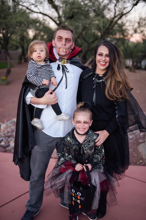 DIY Vampire Family Costume Diy Mens Vampire Costume, Dracula Family Costume, Vampire Mom Costume, Diy Dracula Costume, Family Vampire Costume Halloween, Vampire And Bat Family Costume, Couples Vampire Costumes Diy, Kids Vampire Costume Girl, Monster Family Costumes