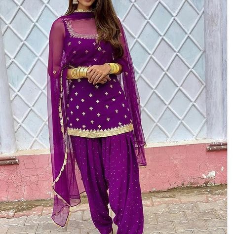 The beauty of #Punjabi #salwar suit is never because of any fashion trends, but because of its history- of royalty, honour & grace… Patiyala Suits Designer, Simple Indian Suits, Patiala Dress, Sonam Bajwa, Patiyala Dress, Patiala Suit Designs, Patiala Salwar Suits, Salwar Suits Party Wear, Punjabi Outfits