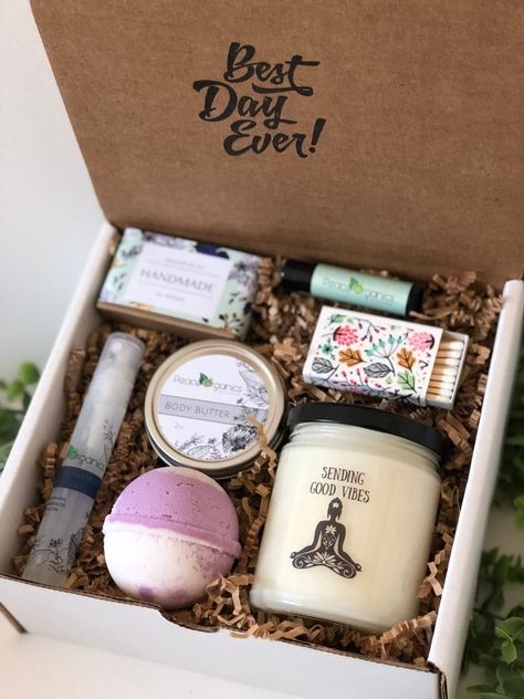 Essential Oil Fragrance Blends, Mothers Day Spa, Bonus Mom Gifts, Spa Box, Spa Gift Box, Gifts For Girlfriend, Gifts For Fiance, Diy Mothers Day Gifts, Care Packages