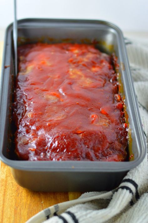 Quick Meatloaf, Easy Bread Crumbs, Quick Meatloaf Recipes, Brown Sugar Meatloaf, Meatloaf Glaze, Meatloaf Recipes Pioneer Woman, Classic Meatloaf Recipe, Good Meatloaf Recipe, Classic Meatloaf