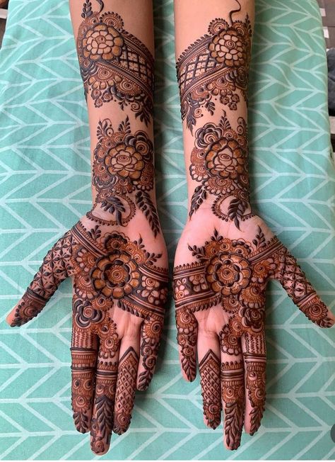 Latest Mehndi Designs Wedding, Christmas Outfits Ideas, Nails Thanksgiving, Front Mehndi Design, Indian Mehndi Designs, Mehndi Designs For Kids, Very Simple Mehndi Designs, Simple Mehndi Designs Fingers, Wallpaper Christmas