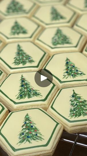 Facebook Sugar Cookie Tree Decorating, Wet On Wet Cookie Decorating Christmas, Easy Christmas Decorated Cookies, Wet On Wet Christmas Cookie Decorating, Royal Icing Christmas Cookies Ideas Easy, Royal Icing Christmas Cookie Ideas, Wet On Wet Christmas Cookies, Wet On Wet Cookie Decorating, Christmas Tree Sugar Cookies Decorated