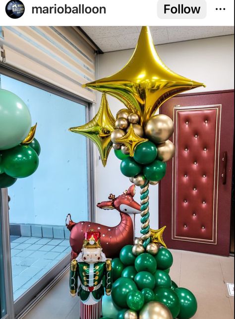 Grinch Balloon Arch, Balloon Centerpieces Christmas, Grinch Balloons, Christmas Balloon Columns, Christmas Decor Ideas Ballons, Balloon Christmas Tree, Balloon Grinch Tree, Christmas Balloon Pillars, Grinch Christmas Tree Balloons