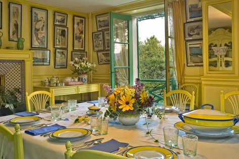 Monet's Kitchen & Dining Room | The ... Moroccan Dining Room, Claude Monet Giverny, Claude Monet House, Giverny Monet, Artist Monet, Yellow Dining Room, Mood Style, Yellow Kitchen, Yellow And Blue