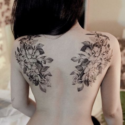 🌹🌹 Tattoo Back Women, Back Tattoo Women Upper, Floral Back Tattoos, Upper Back Tattoos, Belly Tattoos, Belly Tattoo, Yakuza Tattoo, Delicate Tattoo, Shoulder Tattoos For Women