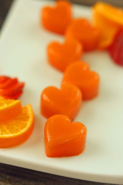 Fruit Gummies, Fruit Recipe, Gelatin Recipes, Fruit Chews, Fresh Fruit Juice, Fruit Roll, Unflavored Gelatin, Homemade Candies, Homemade Snacks