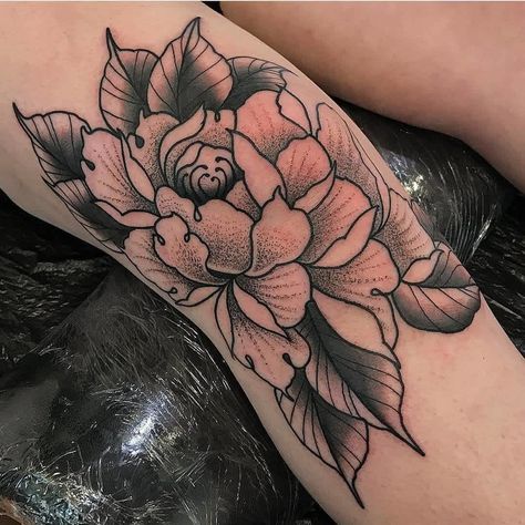 PEONY KNEE TATTOO Peony Knee Tattoo, Knee Cap Tattoo, Cap Tattoo, Knee Tattoos, Tattoo Over Scar, Tattoo Aesthetic, Knee Cap, Skeleton Hand Tattoo, Tattoo Traditional