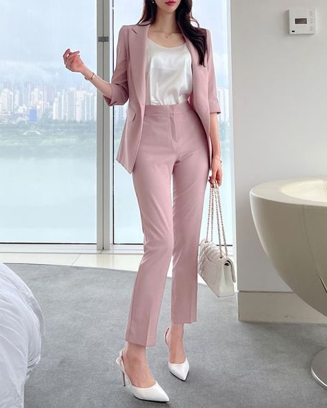 Doctor Fashion Women Outfits, Cot Suits For Women, Formal Pants Women Classy, Women Ceo Outfit, Korean Office Outfits Women, Ceo Clothes, Business Formal Outfit, Kim V, Stylish Outfits Casual