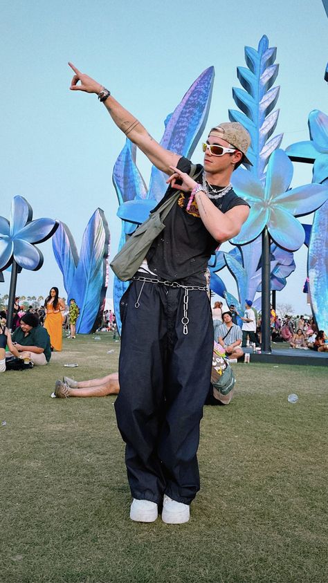 Coachella Outfit Ideas 2024, Rolling Loud Outfits Men, New Year’s Eve Rave Outfit, Outfit Festival Hombre, Coachella Outfit Men Festival Fashion, Coachella Men Outfit, Festival Clothes Men, Ultra Outfits, Rolling Loud Outfits