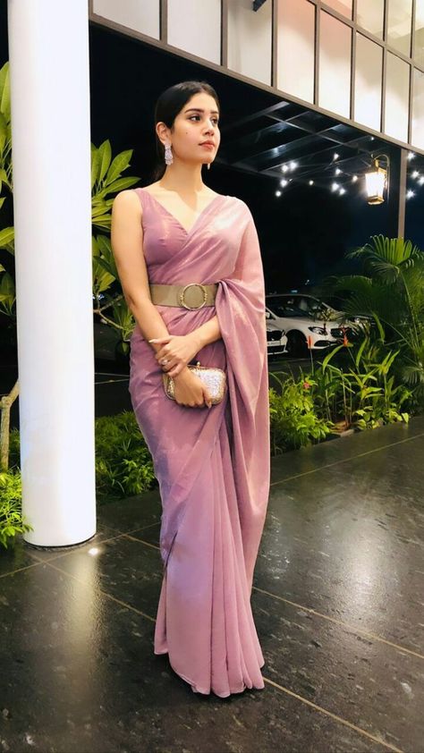 Blouse Design For Girls Saree, Blouse Designs For Girls Saree, Pastel Colour Saree For Farewell, Convocation Saree Graduation Indian, Simple And Elegant Saree Look, Graduation Day Saree Ideas, Simple Sarees For Farewell, Girlish Sarees For Farewell, Farewell Sarees For Teens