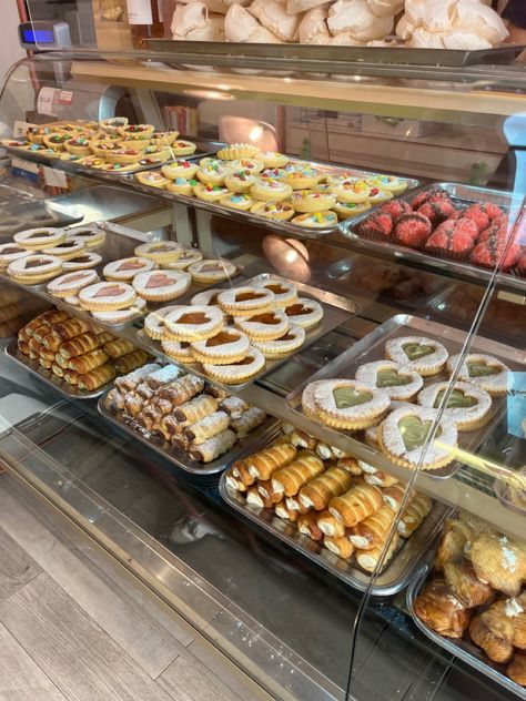 Italian Bakery Aesthetic, Boujee Drinks, Aesthetic Bakery, Italian Candy, Bakery Aesthetic, Pastry Display, Italian Bakery, Cafe Bakery, Licence To Kill