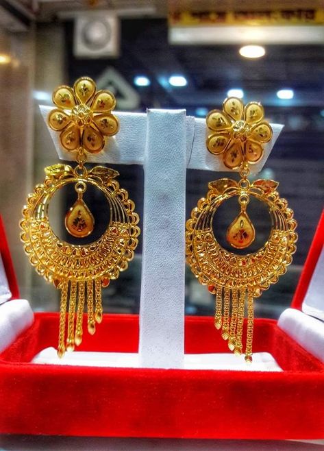 Gold Earing Design Hanging, Gold Earrings Designs For Bride, Gold Kanbala Design, Gold Set Design 2024, Gold Earrings New Designs, Gold Earing Design New, Gold Earrings Designs For Wedding, Gold Jewellery Earrings, Bridal Gold Earrings