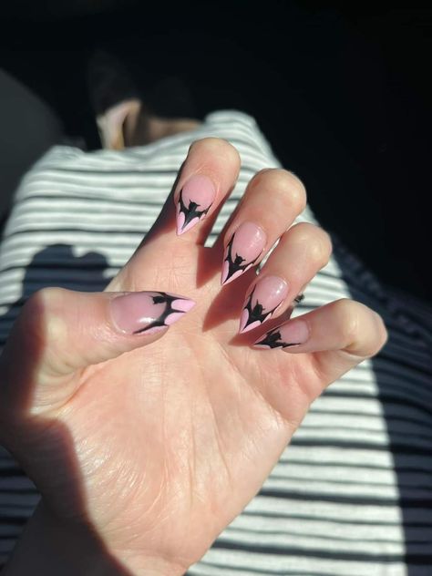 Bat Wing Nails, Classy Goth Nails, Spooky Stiletto Nails, Bat French Tip Nails, Nails With Bats, Nails Bats, Batman Nail Art, Bat Nail Art, Cat Claw Nails