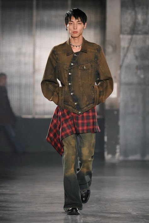 Men Layers Outfits, Men’s Skirt Outfit, Runway Outfits Men, Archive Fashion Men, Gender Queer Fashion, Fall 2023 Menswear, 2023 Menswear Fashion Show, Masc Fashion, Concept Clothing