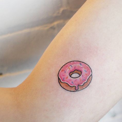 Tiny donut!! For Janice's first.  #tattoos #tattoo #tattoosofinstagram #inkstagram #tinytattoo #donuttattoo #doughnuttattoo #foodtattoo #cutetattoo #torontotattoo #torontotattooartist #tattoopeople #tattoopeopletoronto Dessert Tattoo, Donut Tattoo, Cupcake Tattoos, Simpsons Tattoo, Small Shoulder Tattoos, Food Tattoos, Tattoo People, Theme Tattoo, Rib Tattoo