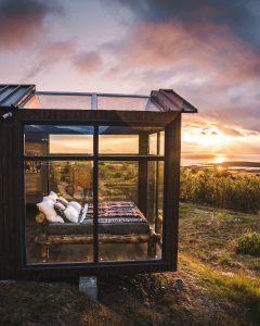 Glass Cabin, Outdoor Tub, Wooden Patios, Jacuzzi Outdoor, See The Northern Lights, Sky View, Cabin In The Woods, Cabin Life, Tiny House Living