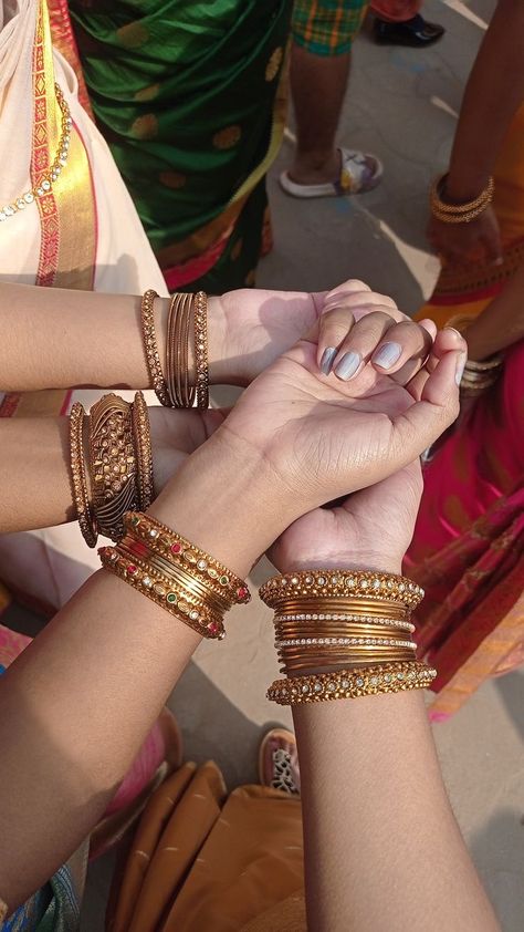 Chudiya Aesthetic, Golden Bangles, Golden Bangles Aesthetic, Traditional Bronze Bangle For Festival, Churiyan Bangles Aesthetic, Desi Bangles Aesthetic, Desi Wedding Aesthetic Friends, Indian Wedding Aesthetic, Indian Room Decor