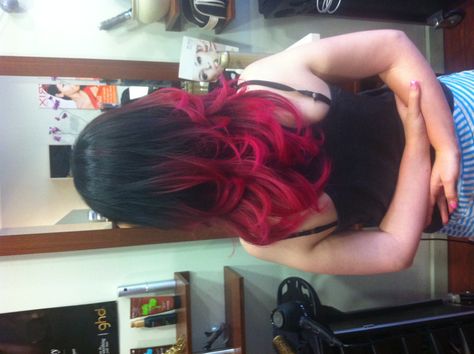 Black to hot pink root fade (ombrè) Black And Pink Hair Ombre, Black Roots Pink End, Black To Pink Ombre Hair Short, Pink Tips Hair Black, Ombré Hair Pink, Pink Dyed Tips, Hot Pink Hair Ombre, Hot Pink Hair Tips, Pink Ends Hair Black