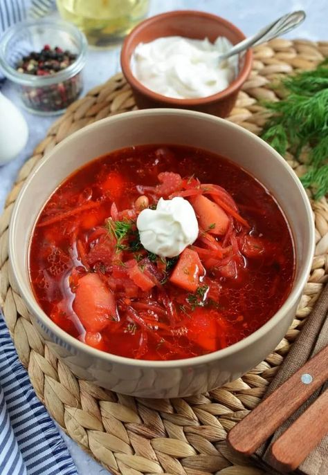 Classic Borscht Recipe, Vegetarian Vegetable Soup, Beet Soup Recipes, Easy Soup Recipes Healthy, Borscht Recipe, Borscht Soup, Beetroot Soup, Vegetable Soup Healthy, Beet Soup