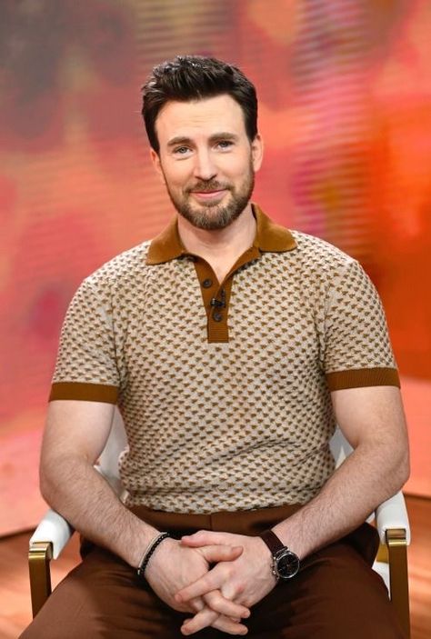 Chris Evans Gay, Captain America Coloring, Stylish Men Wear, Christopher Evans, Captain My Captain, Robert Evans, Chris Evans Captain America, Shirt Design Inspiration, Good Morning America