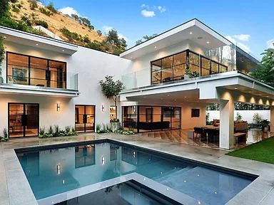 Mansion Exterior, Luxury Real Estate Agent, Luxury Real Estate Marketing, Prairie Style Houses, Luxury Beach House, Luxury Modern Homes, Zillow Homes, Luxury Pools, House Arch Design