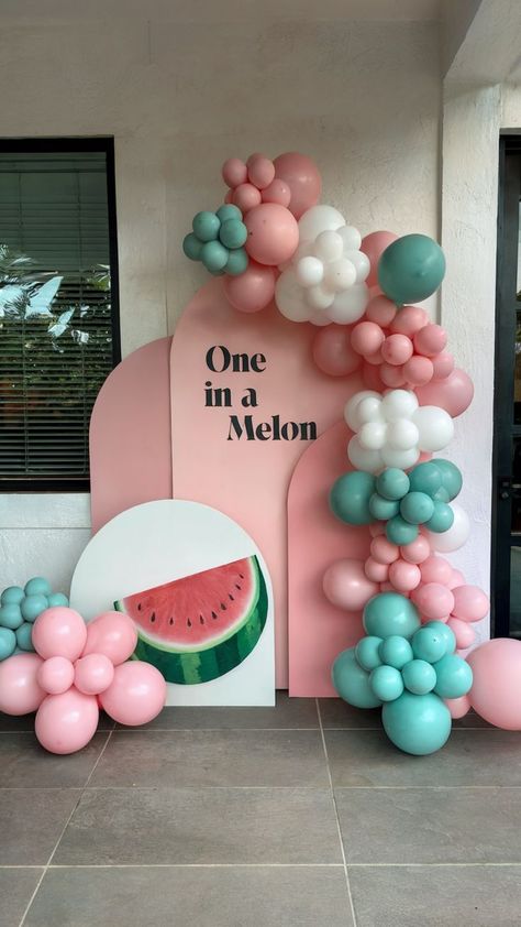 "One in a Melon" themed first birthday setup with pink and green balloons and a watermelon slice decoration. Unique Birthday Themes, Pink And Green Decor, Party Ideas For Girls, First Birthday Party Ideas, Birthday Party Theme Decorations, First Birthday Party Themes, First Birthday Themes, First Birthday Decorations