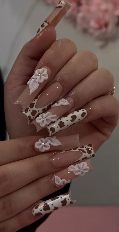 Cute Nails Acrylic Mexican, Pink Vaquera Quince, Barro Nail Design, Cow Acrylic Nails, Vaquita Nails, Nails Acrylic Birthday, Vaquera Nails, Buchifresa Nails, Cow Nails Acrylic