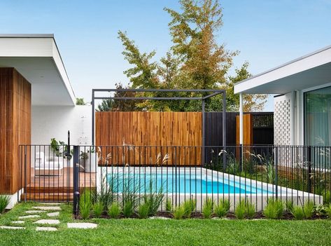 Black Pool Fence, Black Fence Pool Area, Modern Pool Fence, Metal Fence Around Pool, Pool Fence Ideas, Aluminium Pool Fence, Black Fence Around Inground Pool, Aluminium Pool Fencing, Colorbond Pool Fence