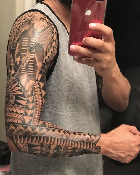 Zulù shield, tribal, waves, full sleeve African Leg Sleeve Tattoo, African Arm Tattoo, African Shield Tattoo, African Tattoo Ideas For Men Sleeve, African Style Tattoos, Zulu Shield Tattoo, African Pattern Tattoo, Black Power Tattoo Men, Africa Tattoos Men