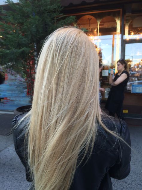 Pearl blonde Emo Blonde Hair, Shades Of Blonde Hair Color, Shades Of Blonde Hair, Highlight Ideas, Pearl Blonde, Perfect Blonde, Blonde Hair Color Ideas, Blonde Hair Inspiration, Blonde Hair Shades