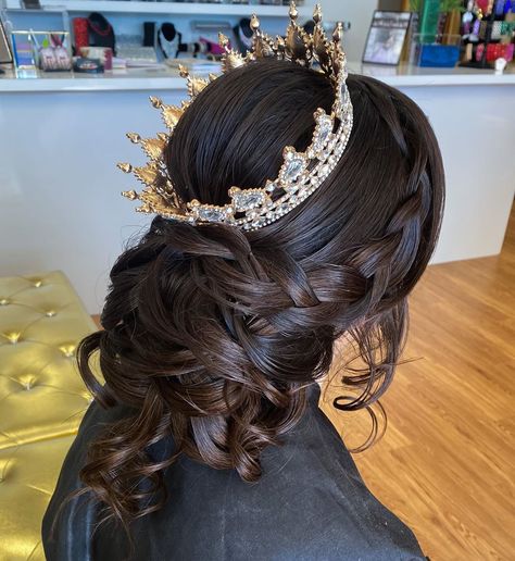 Pearls In Hair Updo, Hair Styles Quinceanera, Quinceanera Hairstyles Half Up Half Down, Apostolic Hairstyles Easy, Mexican Hairstyles, Softball Hairstyles, Blue Quince, Red Quinceanera Dresses, Quince Hairstyles With Crown