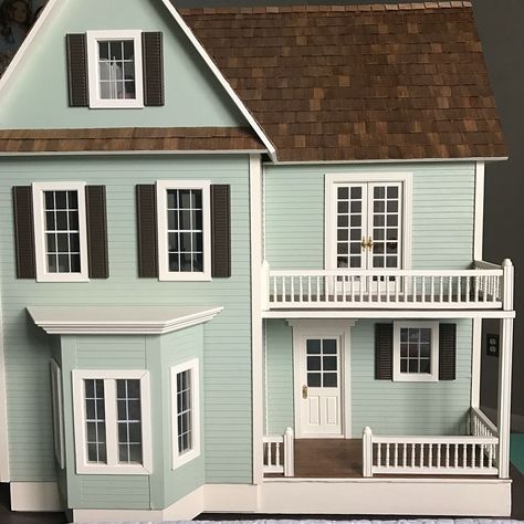 @this_little_farmhouse • Instagram photos and videos Farmhouse Dollhouse Ideas, Victoria's Farmhouse Dollhouse, Victorias Farmhouse, Farmhouse Dollhouse, Real Good Toys, Dollhouse Decorating, Dollhouse Design, Miniatures Diy, Dollhouse Ideas