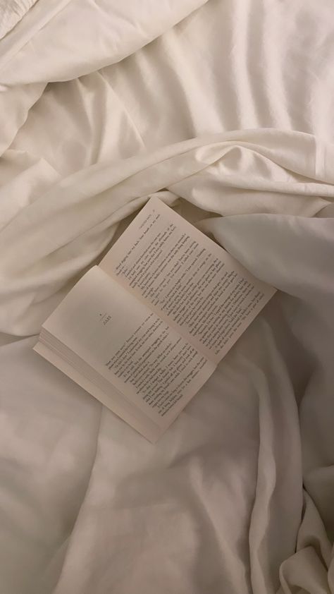 book, twisted hate, reading, book on bed sheets, aesthetic, clean girl energy, tidy, booktok, smut, chapters, night time reading Bed Messy Aesthetic, Clean Sheets Aesthetic, Bedsheets Aesthetic Wallpaper, Reading Before Bed Aesthetic, Book On Bed Aesthetic, Aesthetic Bed Pictures, Book In Bed Aesthetic, Books On Bed, Sheets Aesthetic