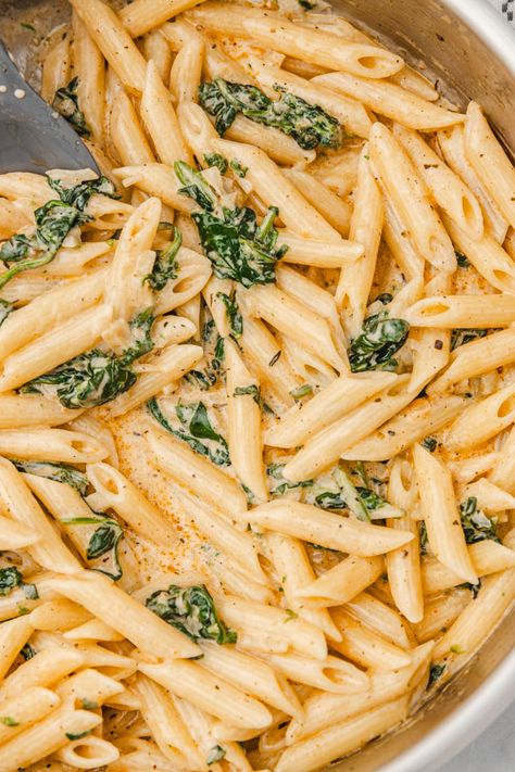 Sour Cream Pasta Spinach And Sour Cream Recipes, Sour Cream Recipes Dinner Easy Meals, Sour Cream Chicken Pasta, Sour Cream Pasta Recipes, Pasta Sour Cream Recipes, Sour Cream Pasta Sauce Recipes, Sour Cream Noodles, Sour Cream Pasta Sauce, Pasta Sour Cream