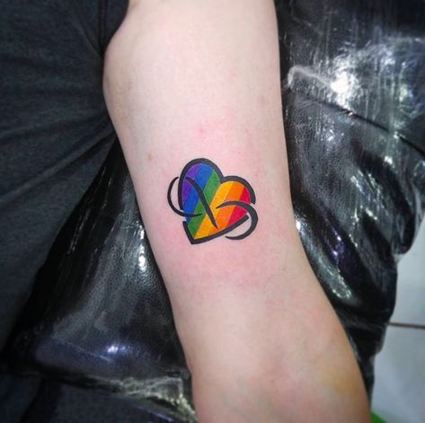 Throuple Tattoo Ideas, Polyamory Tattoo, Lgbtq Tattoos Ideas, Lgbtq Tattoos, Gay Pride Tattoos, Poly Pride, Lgbt Tattoo, Couple Tattoos Unique Meaningful, Gay Tattoo