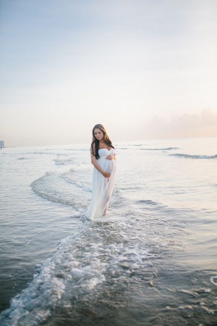 Laura & Co.: Maternity Photoshoot - Beach/Sunrise Look bump style, maternity… Maternity Shoot Beach, Beach Maternity Pictures, Maternity Photography Beach, Photos Bff, Beach Maternity Photos, Maternity Photoshoot Poses, Maternity Inspiration, Baby Shoot, Photo Summer