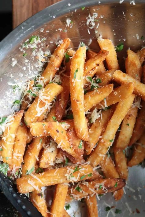 Parmasean French Fries, French Fry Cups, Parmesan Cheese Fries, French Fries Dishes, Rosemary Parmesan Fries, Garlic Parm French Fries, Homemade Garlic Parmesan Fries, Garlic Cheese Fries, Fancy French Fries