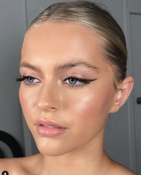 Makeup Wings, Cream Blushes, Winged Eyeliner Makeup, Natural Glam Makeup, Celebrity Makeup Looks, Classic Makeup, Formal Makeup, Smink Inspiration, Radiate Confidence