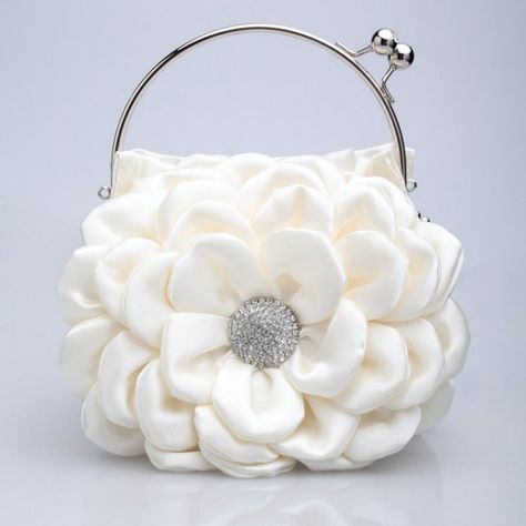 50 Fabulous & Elegant Evening Handbags and Purses ... stylish-evening-bags-20 └▶ └▶ http://www.pouted.com/?p=25491 Tas Denim, Hand Bags For Women, Bridal Purse, Bridal Bag, Potli Bags, Girly Bags, Lv Bags, Cute Handbags, Stylish Handbags