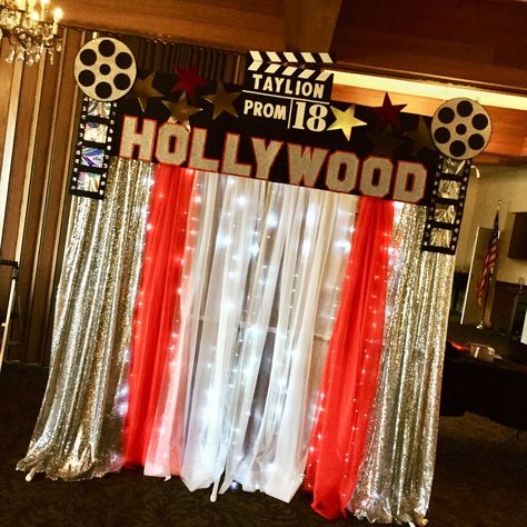 Hollywood Glamour Party Decorations, Hollywood Oscars Theme Party, Night In Hollywood Theme, Hollywood Themed Decorations, Hollywood Backdrop Ideas, Classic Hollywood Party Theme, A Night In Hollywood Theme, Hollywood Theme Homecoming, Old Hollywood Party Decor