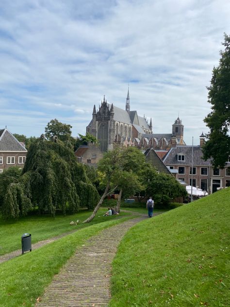 #leiden #netherlands #view #castle #deburcht Leiden Netherlands University, Netherlands School, Netherlands Aesthetic, Leiden Netherlands, Leiden University, Exam Motivation, Life Vision Board, Fall Break, Studying Life