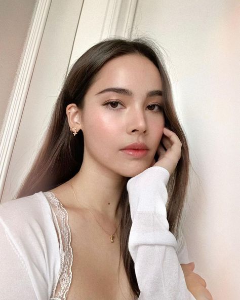 Yaya Urassaya Icons, Yaya Urassaya Sperbund, Yaya Urassaya, Urassaya Sperbund, Spring Hair Color, Shes Perfect, Models Makeup, Face Photography, Spring Hairstyles