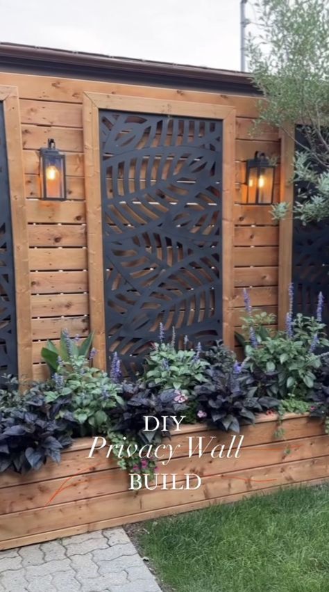 Front Yard Patio Privacy Ideas, Privacy Barrier Ideas, Garden Trellis Ideas Diy Privacy Screens, Front House Privacy Ideas, Outdoor Wall Decor Ideas Backyards, Decorative Fencing Ideas, Unique Fencing Ideas, High Privacy Fence Ideas, Privacy Between Houses