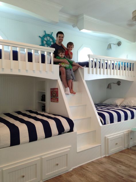 Beach house kids room with Pottery Barn navy stripe quilts Wall Colour Combinations, Bunk Bed Rooms, Newport Pagnell, Bunk Beds Built In, Family Bedroom, Bedroom Color Combination, Built In Bunks, Bunk Rooms, Cool Bunk Beds