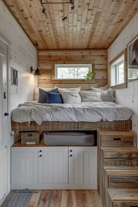 25 Ingenious Tiny House Bedroom Ideas for Compact Living - Roomy Retreat Tiny House Bed Ideas, Tiny House Bedroom Ideas, Tiny House Bed, Ny Loft, House Bedroom Ideas, Tiny House Bedroom, Cozy Loft, Cabin Bedroom, Tiny House Loft